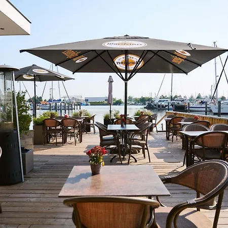 Campsite Tiny House Aan Het Water - Jachthaven Waterkant Dinteloord
