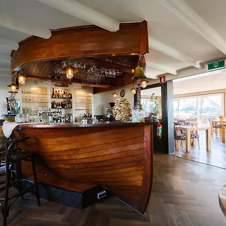 Tiny House Aan Het Water - Jachthaven Waterkant Campsite Dinteloord